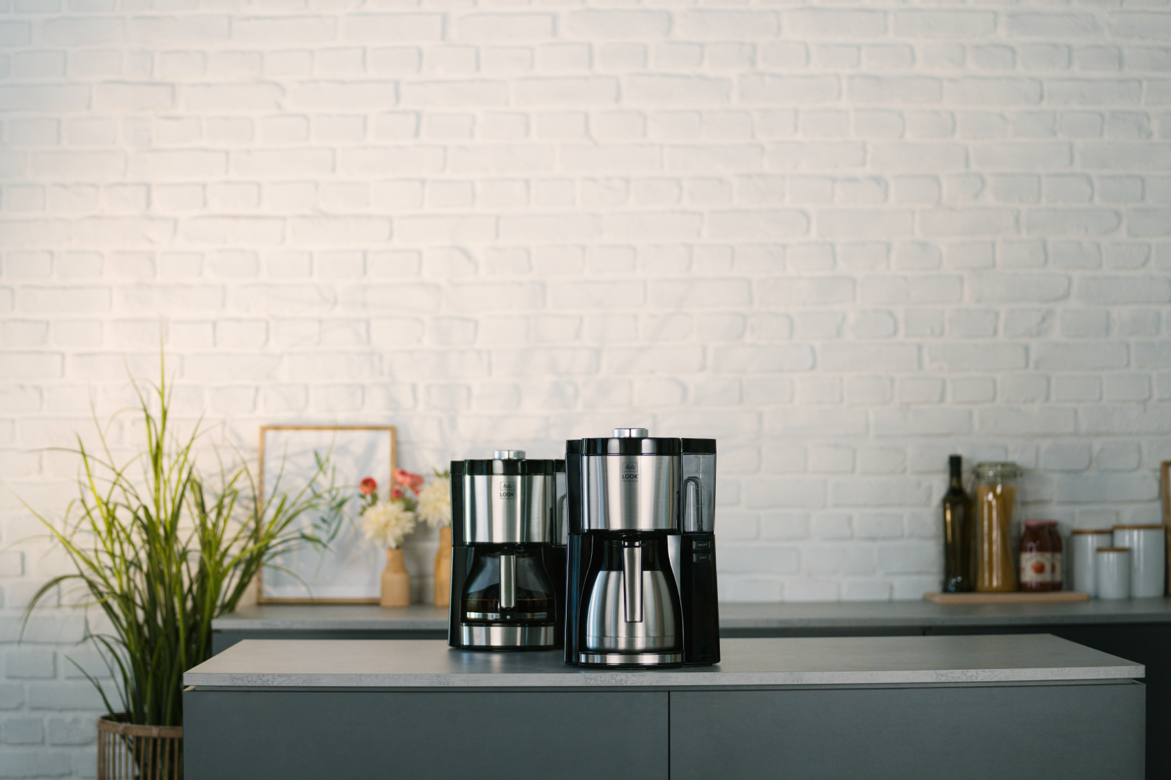 Melitta® LOOK® Therm Perfection Filterkaffeemaschinen auf einer Küchenarbeitsplatte