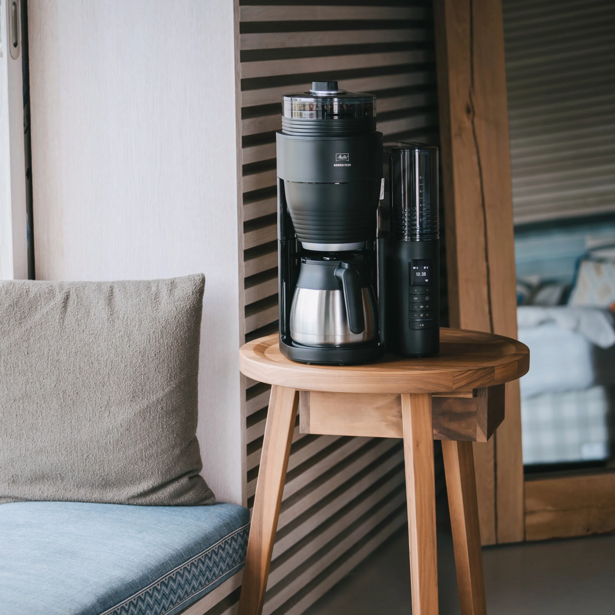 Produktbild von AromaFresh Therm Pro X Filterkaffeemaschine mit Mahlwerk, Schwarz-Silber - 1