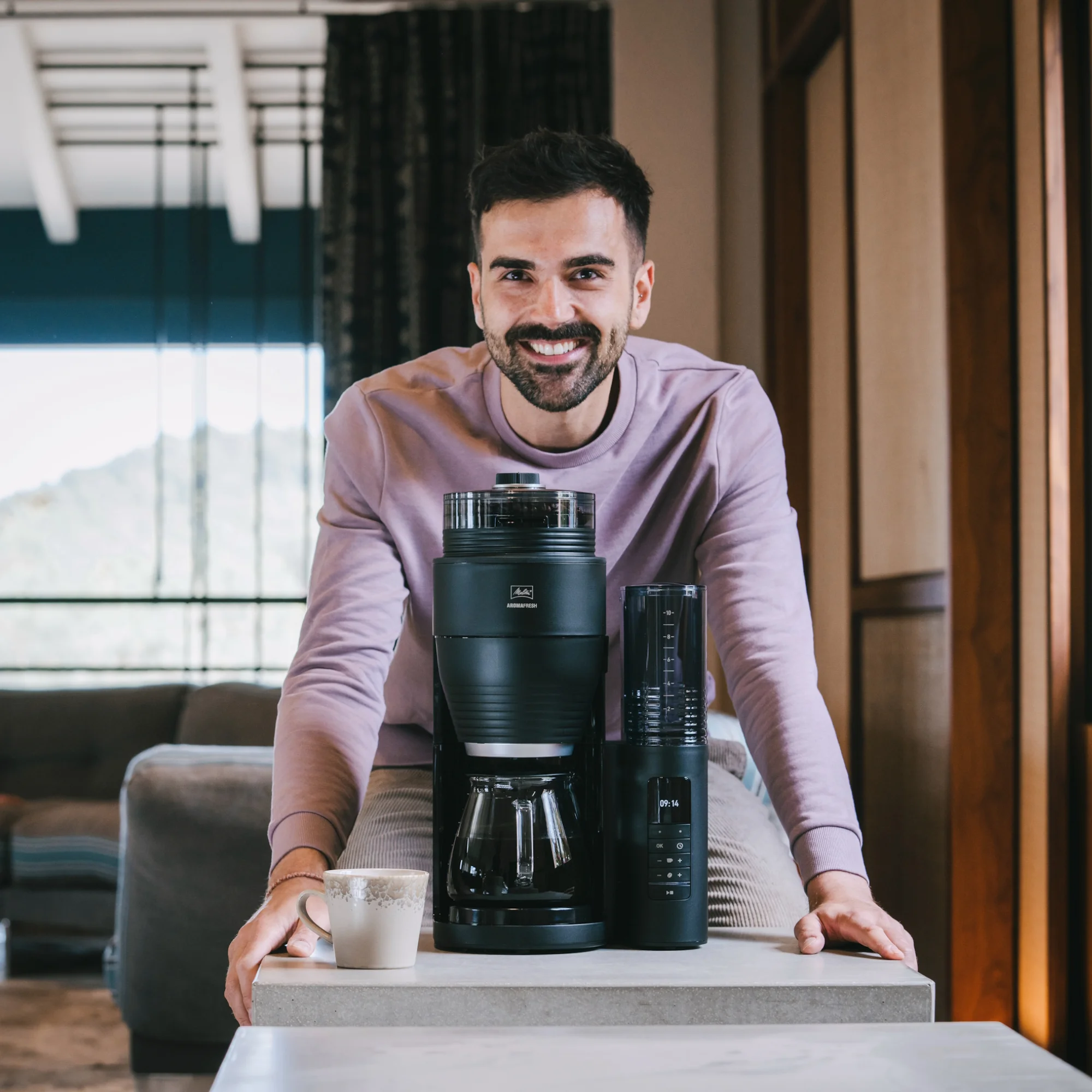 Image du produit de la machine à café filtre AromaFresh Pro X avec broyeur, noir-argent - 4
