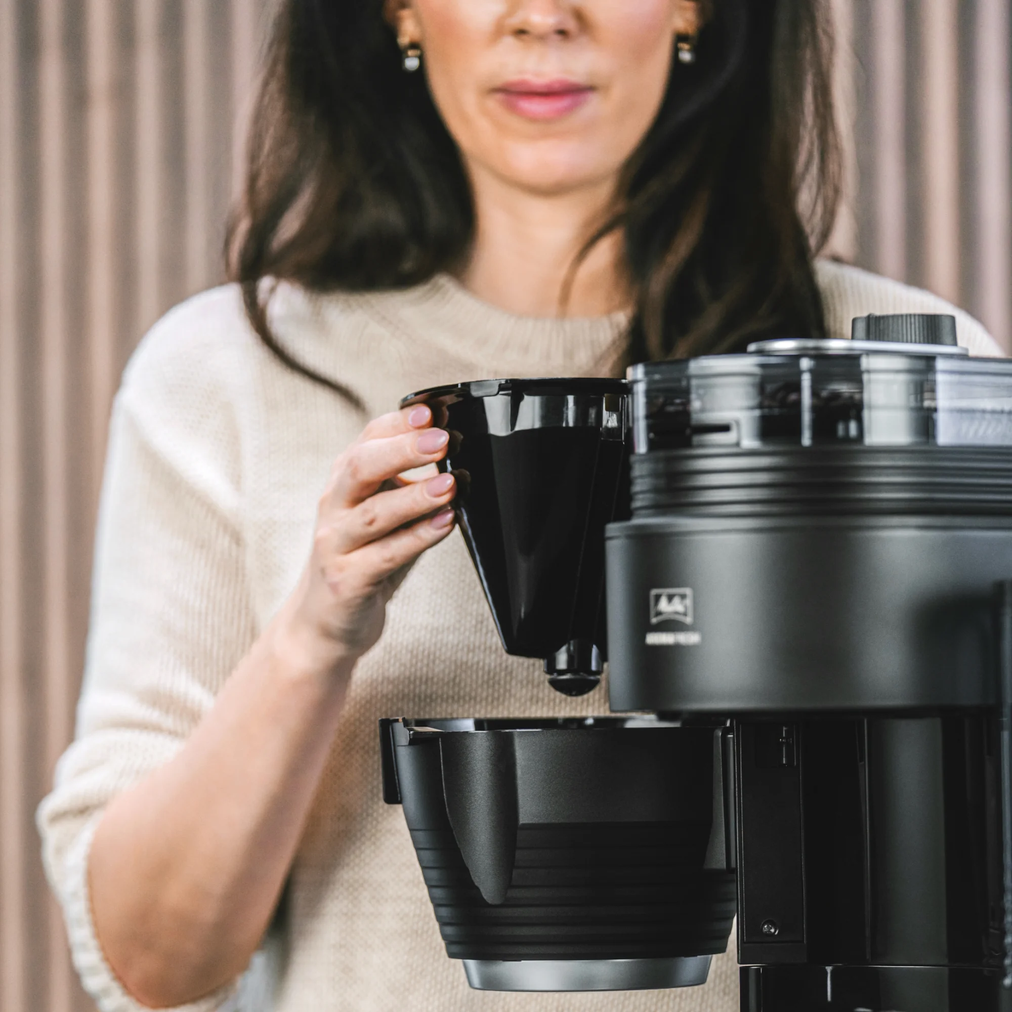 Produktbild von AromaFresh Therm Pro X Filterkaffeemaschine mit Mahlwerk, Schwarz-Silber - 4