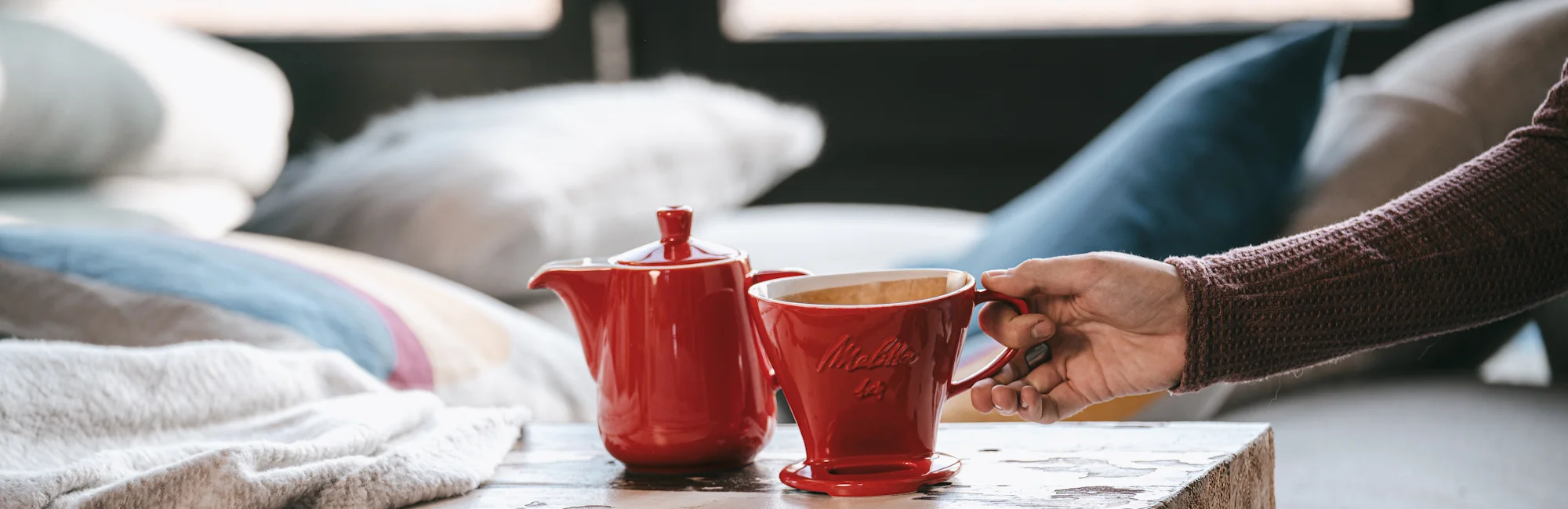 Melitta Kaffeefilter und Kaffeekanne in rot
