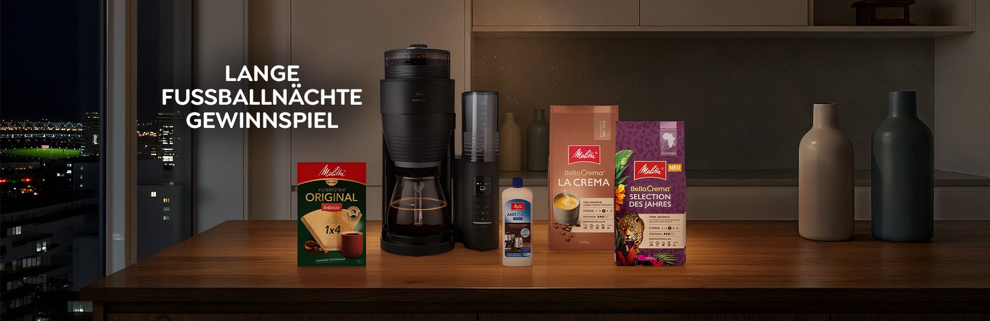 Gewinne auf der Küchentheke: AromaFresh Kaffeemaschine, 2 x 1kg Kaffeebohnen, Filterpapier sowie Maschinenpflege.