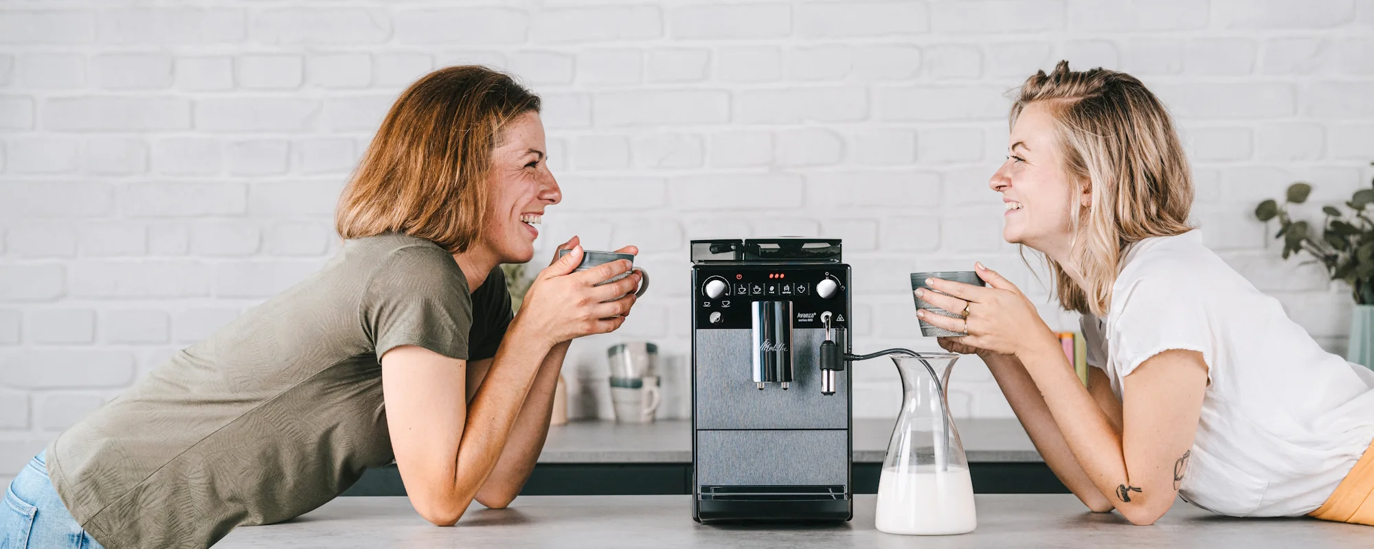 Melitta Avanza with two women enjoying Melitta coffee