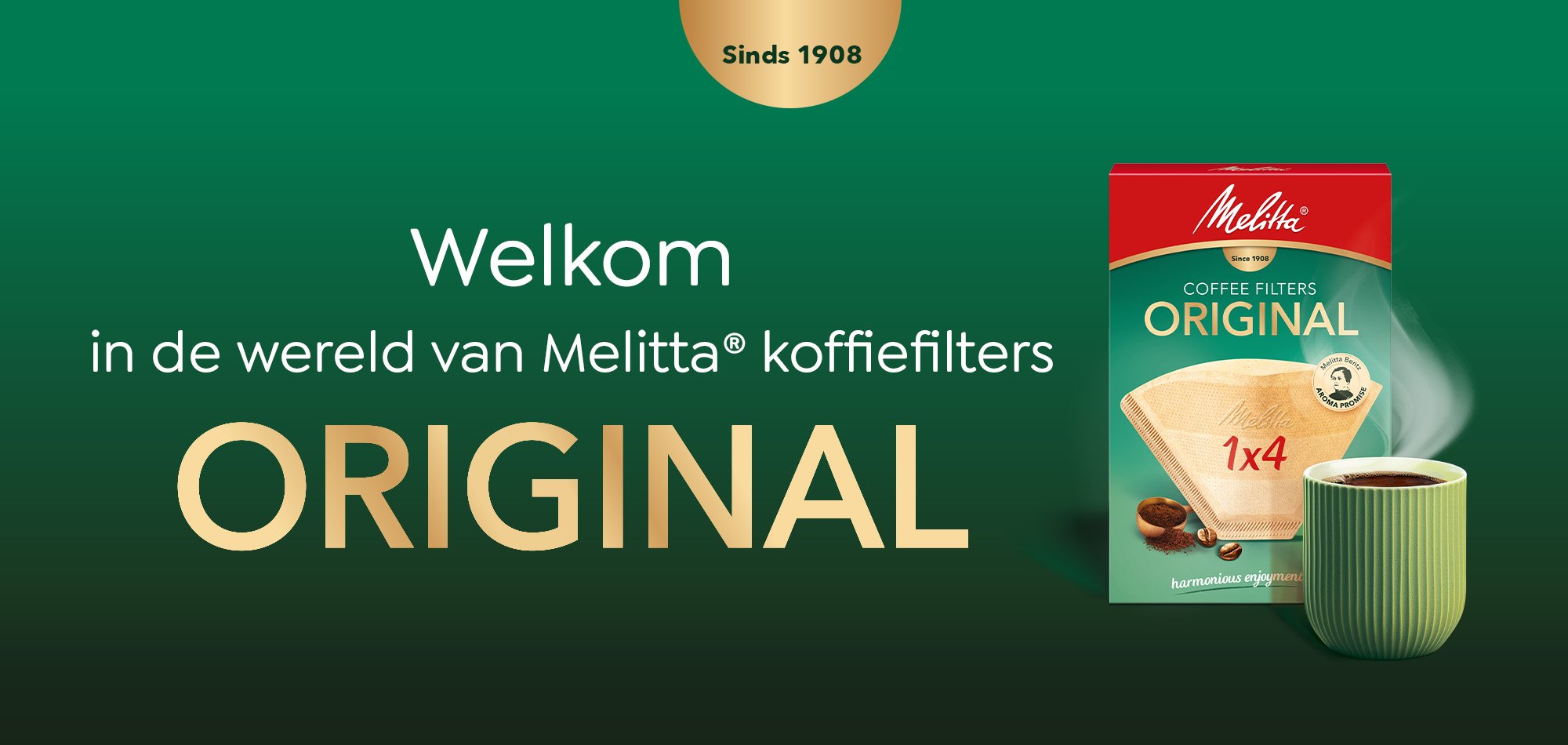 Pak Melitta ORIGINAL 1x4-koffiefilters en een kop koffie op een groene banner die welkom heet in de wereld van Melitta-koffiefilters.