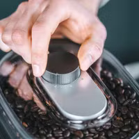 Produktbild von AromaFresh X Filterkaffeemaschine mit Mahlwerk, Schwarz-Silber - 10