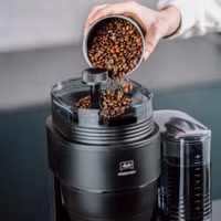 Produktbild von AromaFresh X Filterkaffeemaschine mit Mahlwerk, Schwarz-Silber - 4