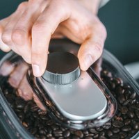 Produktbild von AromaFresh X (Refurbished) Filterkaffeemaschine mit Mahlwerk, Schwarz-Silber - 1