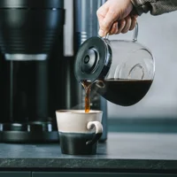 Image du produit de la machine à café filtre AromaFresh Pro X avec broyeur, noir-argent - 1