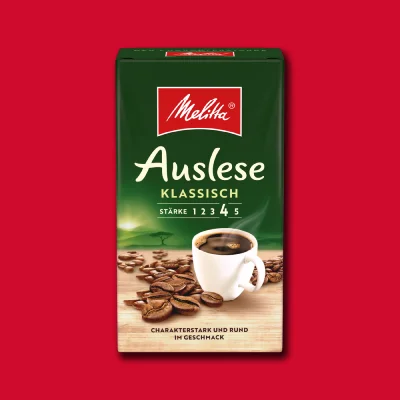 Melitta Filterkaffee Auslese Kaffeepackung auf rotem Hintergrund