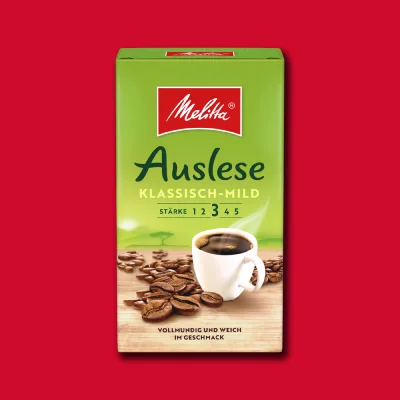 Melitta Filterkaffee Auslese mild Kaffeepackung auf rotem Hintergrund