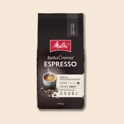 Melitta BellaCrema Espresso Kaffeebohnen Packung auf beigem Hintergrund