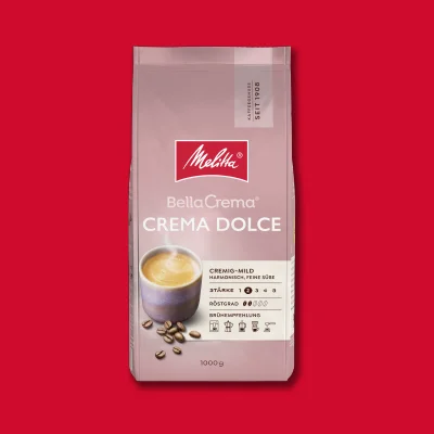 Melitta BellaCrema Dolce Kaffeepackung auf rotem Hintergrund