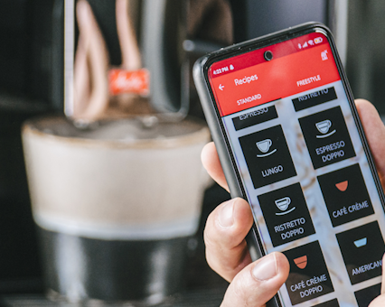 Selection of a coffee recipe in the Melitta app next to a connected machine