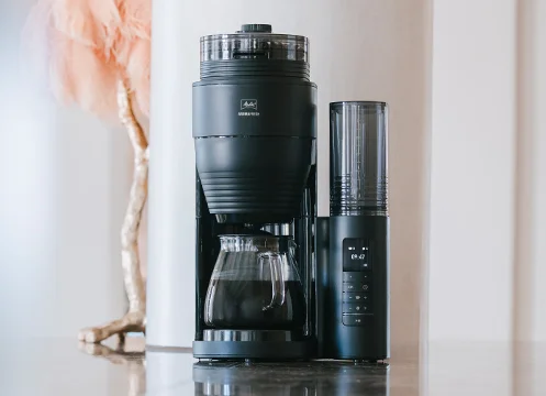 Aroma Fresh est posé sur une table en pierre.