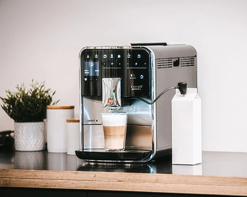 Melitta Barista con lanza de leche hace café