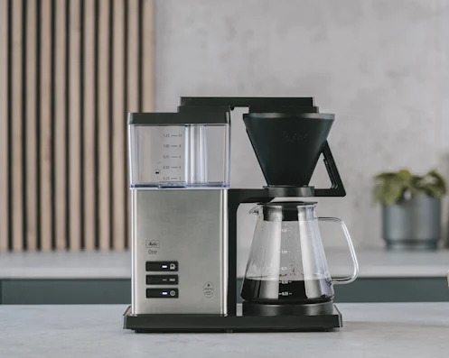 Melitta One Filterkaffeemaschine mit Gehäuse aus Edelstahl und Glaskanne
