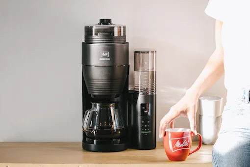 Melitta AromaFresh Pro filterkaffebryggare med ångande röd Melitta-mugg