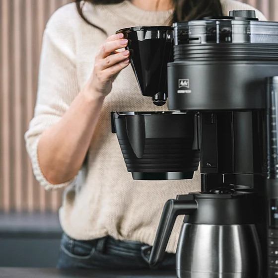 Productafbeelding van AromaFresh Therm Pro filterkoffiezetapparaat met molen, zwart - 8