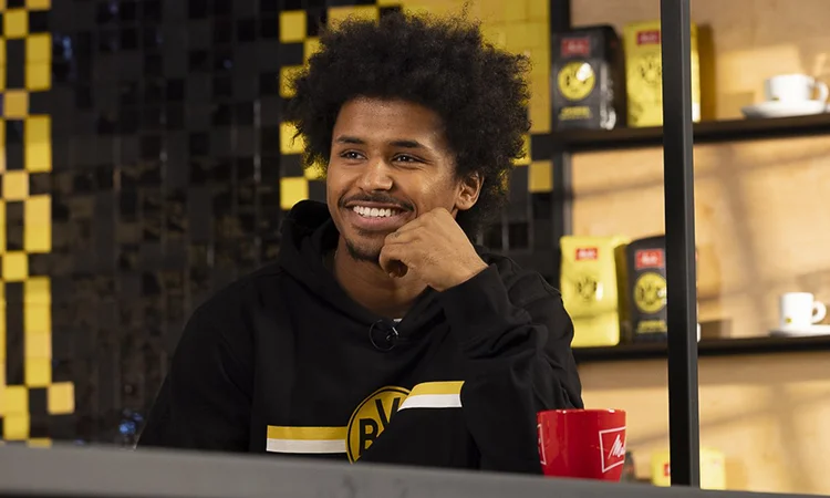 A Borussia Dortmund footballer with a red Melitta coffee mug