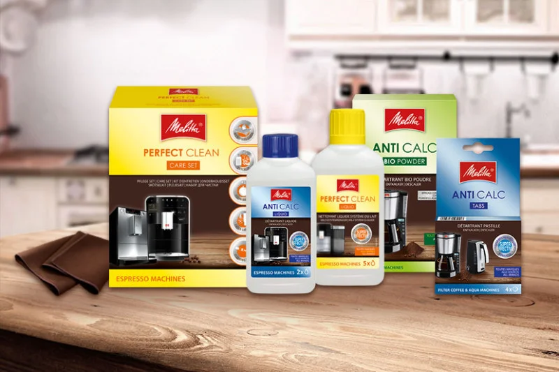 verschiedene Melitta Entkalker in einer Küche